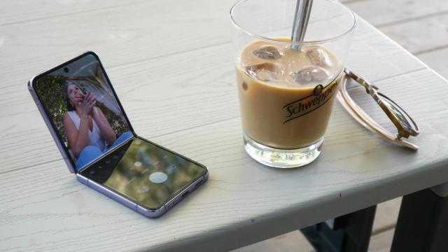 Samsung Galaxy Z Flip 4 CARATULA