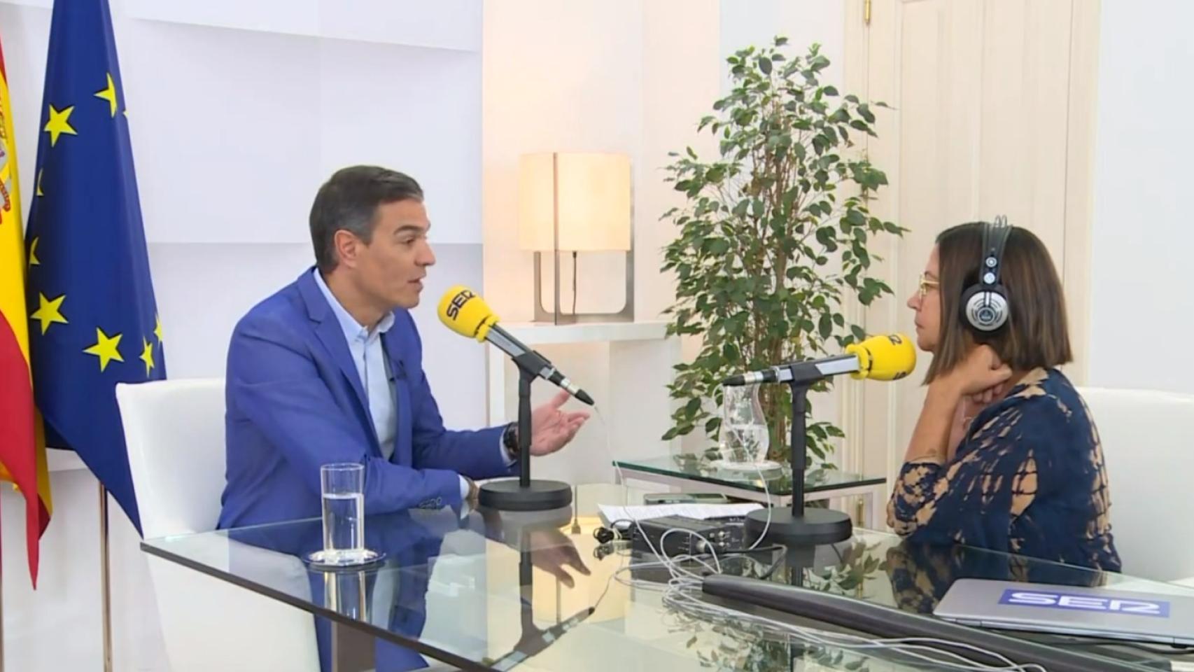 El presidente del Gobierno, Pedro Sánchez, este jueves en el Palacio de la Moncloa en una entrevista con la cadena SER.