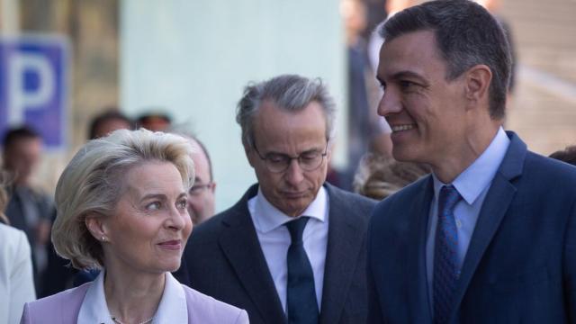 Ursula von der Leyen, presidenta de la Comisión Europea, y Pedro Sánchez, presidente del Gobierno español