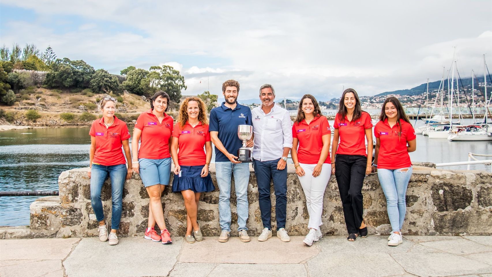 Nico Rodríguez y el presidente de Gestilar, Javier García, en el sorteo de barcos de la Ladies Cup.