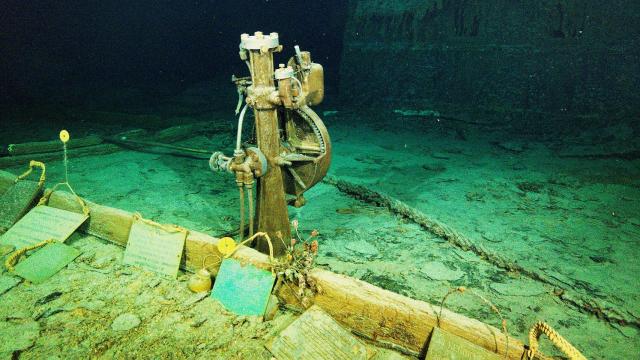 Restos del Titanic a casi 4.000 metros de profundidad en el océano Atlántico norte.
