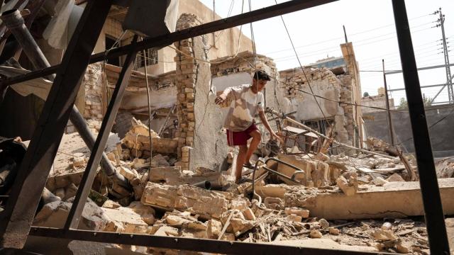 Ruinas por los enfrentamientos entre militantes chiítas rivales en Basora.