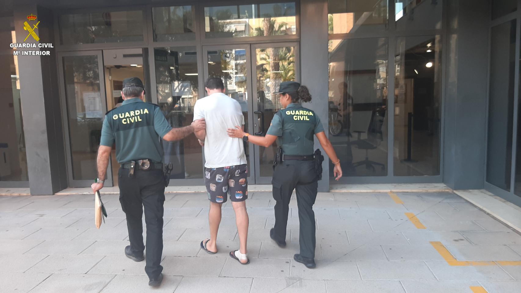 El detenido por la Guardia Civil.