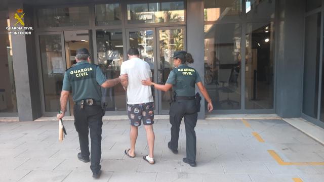 El detenido por la Guardia Civil.