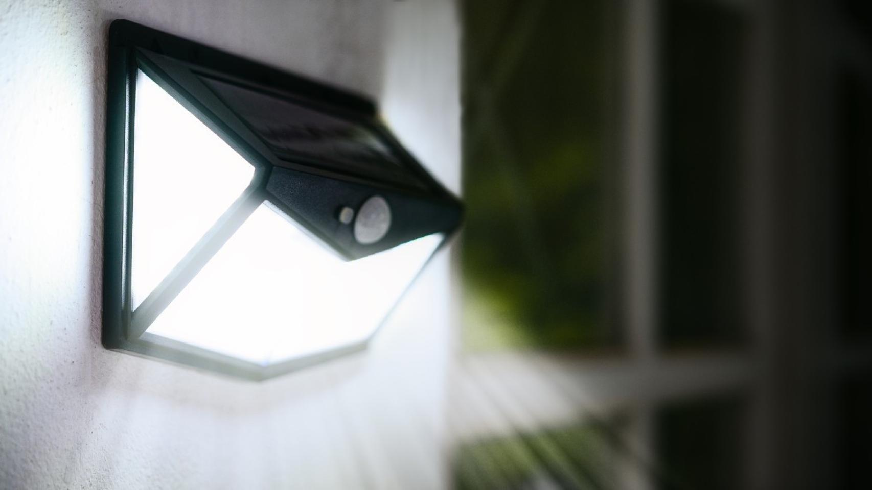 Los mejores focos solares para exterior
