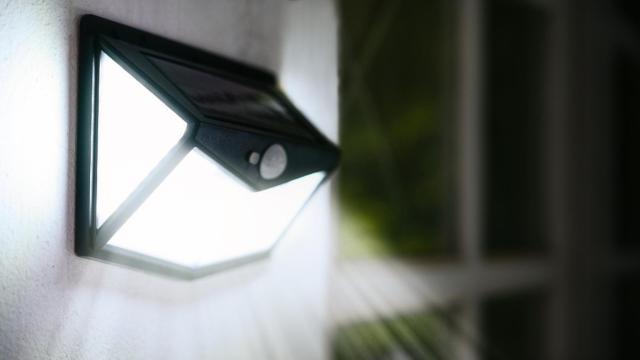 Los mejores focos solares para exterior
