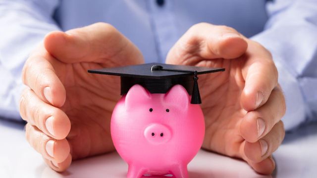 Si llevas a tus hijos a chino y a robótica, ¿por qué no les enseñas a gestionar su dinero?