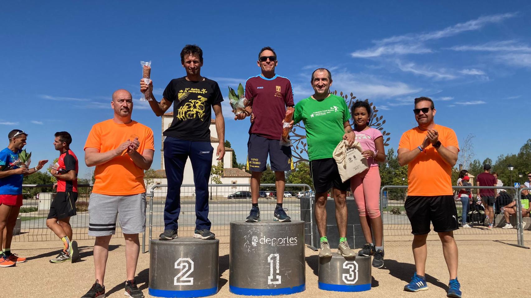 En el podio un miembro del Vino Toro Caja Rural