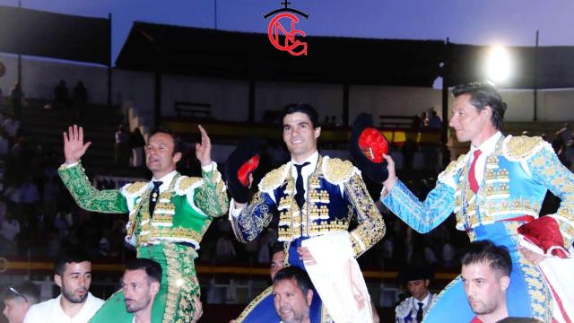 Los tres toreros a hombros en Medina del Campo