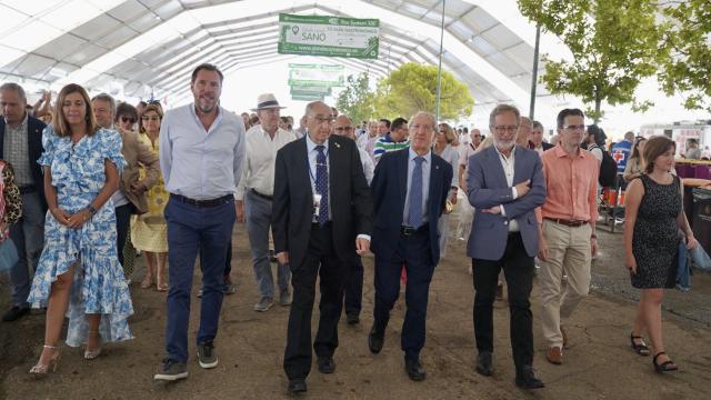 Óscar Puente, durante su visita a las casetas regionales