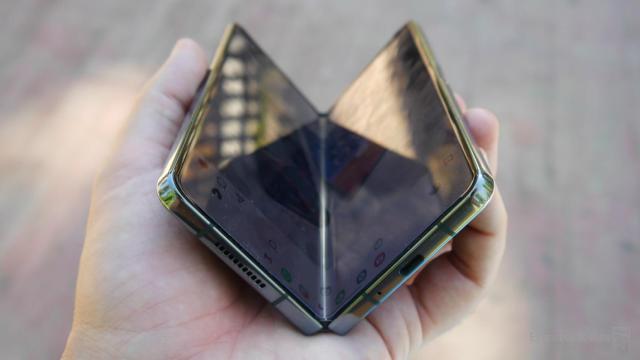 El pliegue visible de la pantalla del Samsung Galaxy Z Fold 5 va a desaparecer