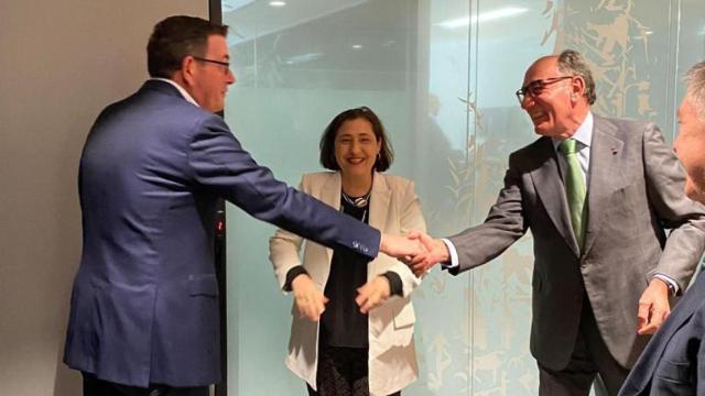 Daniel Andrews, Lilly D’Ambrosio e Ignacio Sánchez Galán, de izquierda a derecha.