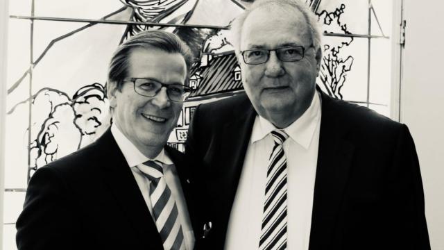 A la derecha, Karl Peter Griesemann, dueño de Quick Air.