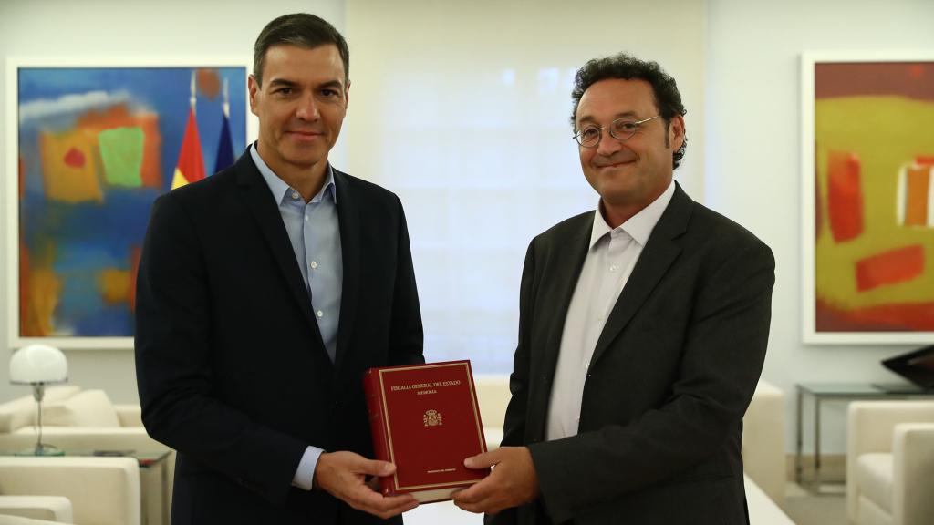 Pedro Sánchez con el fiscal general Álvaro García Ortiz en 2022.