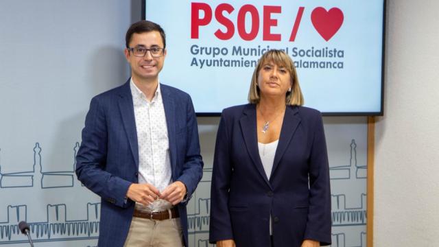 El portavoz socialista, José Luis Mateos, y la concejala María García