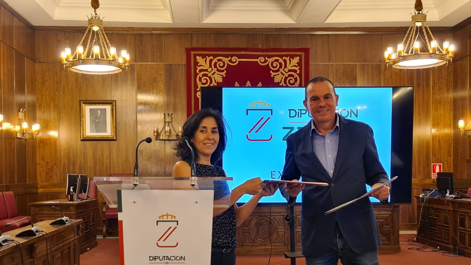 El presidente de la Diputación de Zamora, Francisco Requejo, y la presidenta de Pinza, Paula Echenique