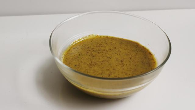 Salsa de mostaza y eneldo para salmón, hazla en casa mejor que la del Ikea