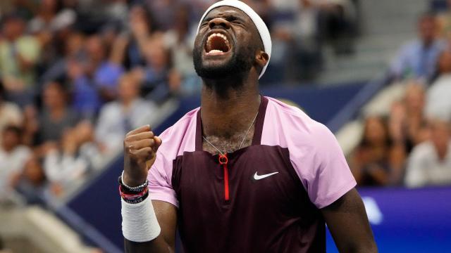 Tiafoe, celebrando un punto ante Nadal.