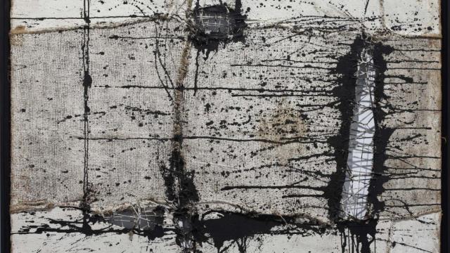 Óleo sobre arpillera del pintor Manuel Millares. Expuesto en Sala 420 - 1960. Nueva York expone a España del Museo Reina Sofía