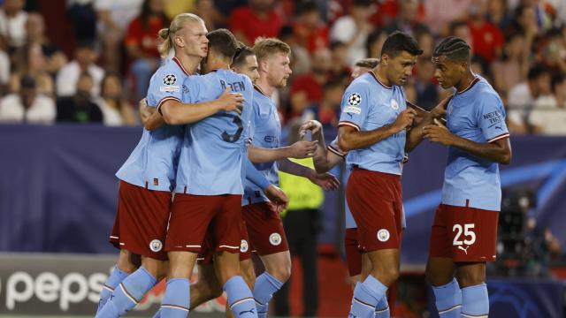 Los jugadores del Manchester City celebran el gol de Haaland