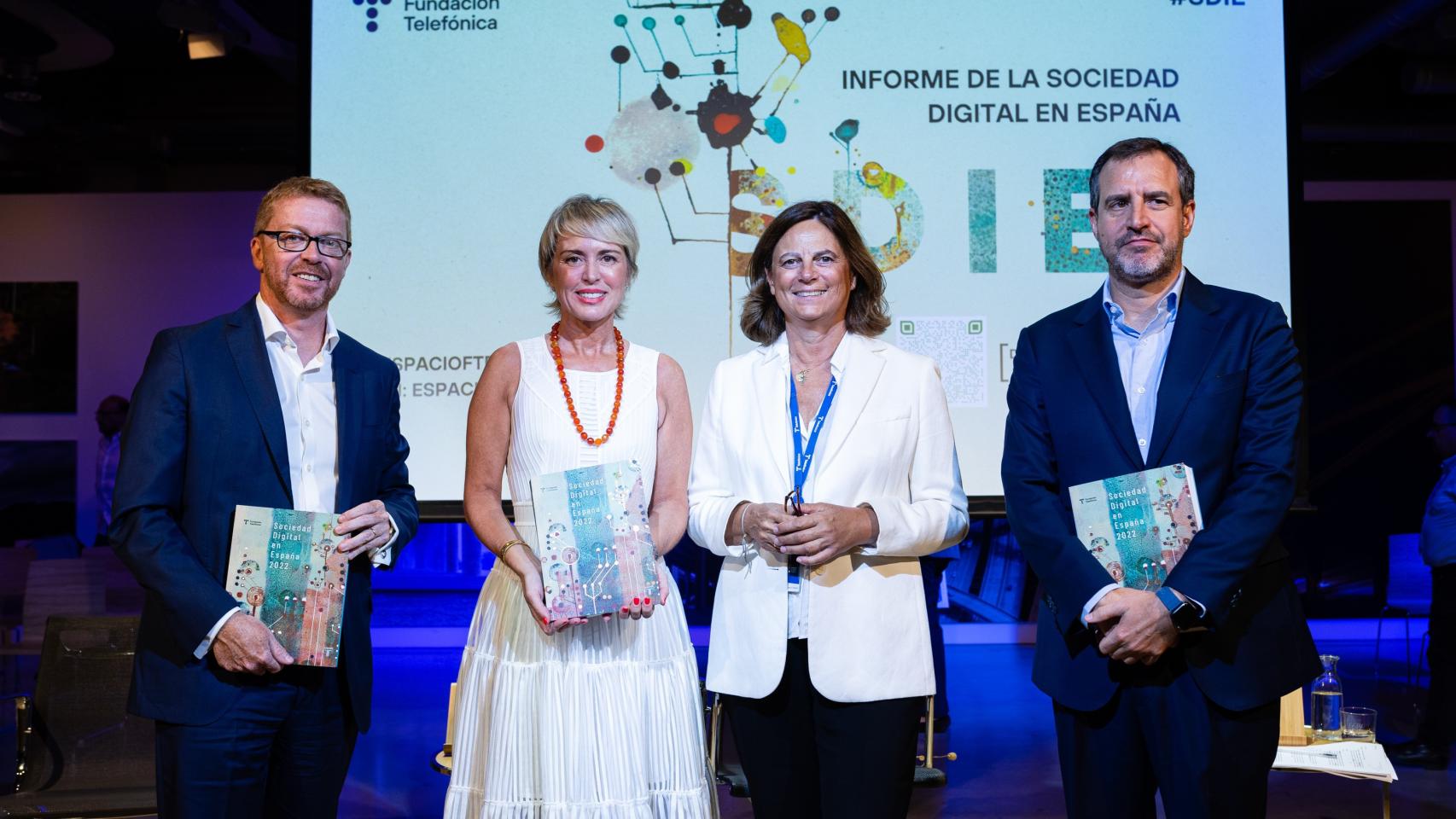 Sergio Oslé, Carme Artigas, Carmen Morenés y Pablo Gonzalo en la presentación del informe Sociedad Digital el España 2022 elaborado por Fundación Telefónica