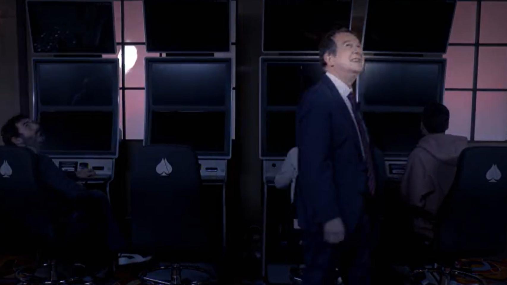 Abel Caballero, rodeado de estrellas en el vídeo de estreno de temporada de El Hormiguero