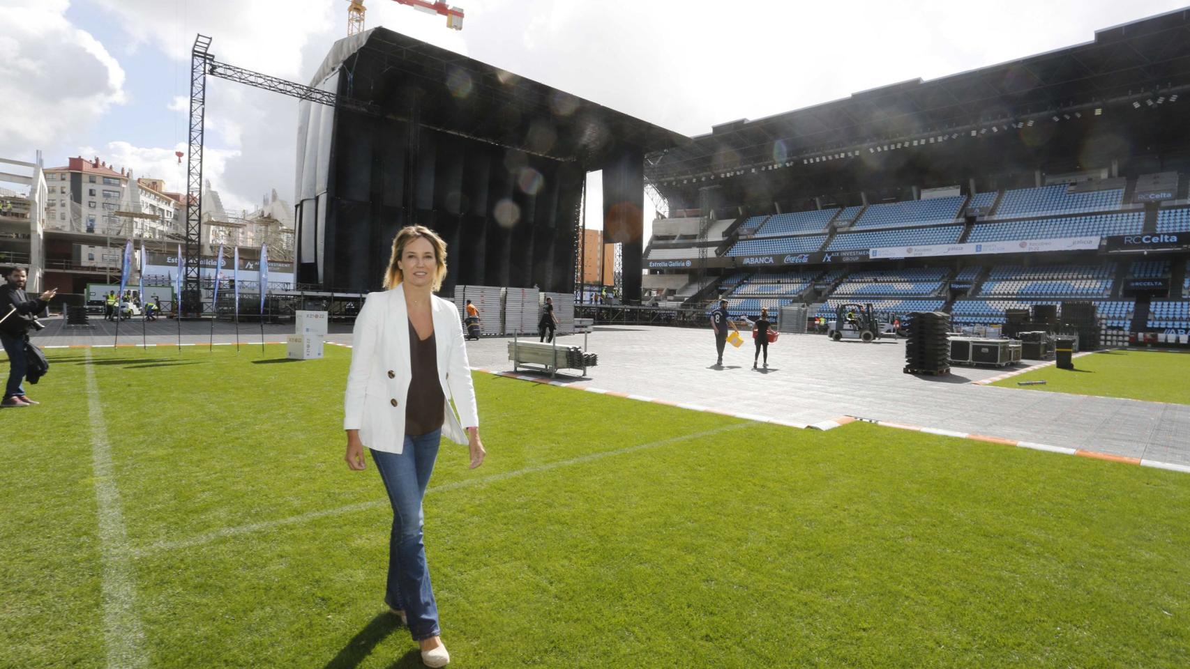 Marta Fernández-Tapias en el montaje del concierto de Muse en Balaídos.