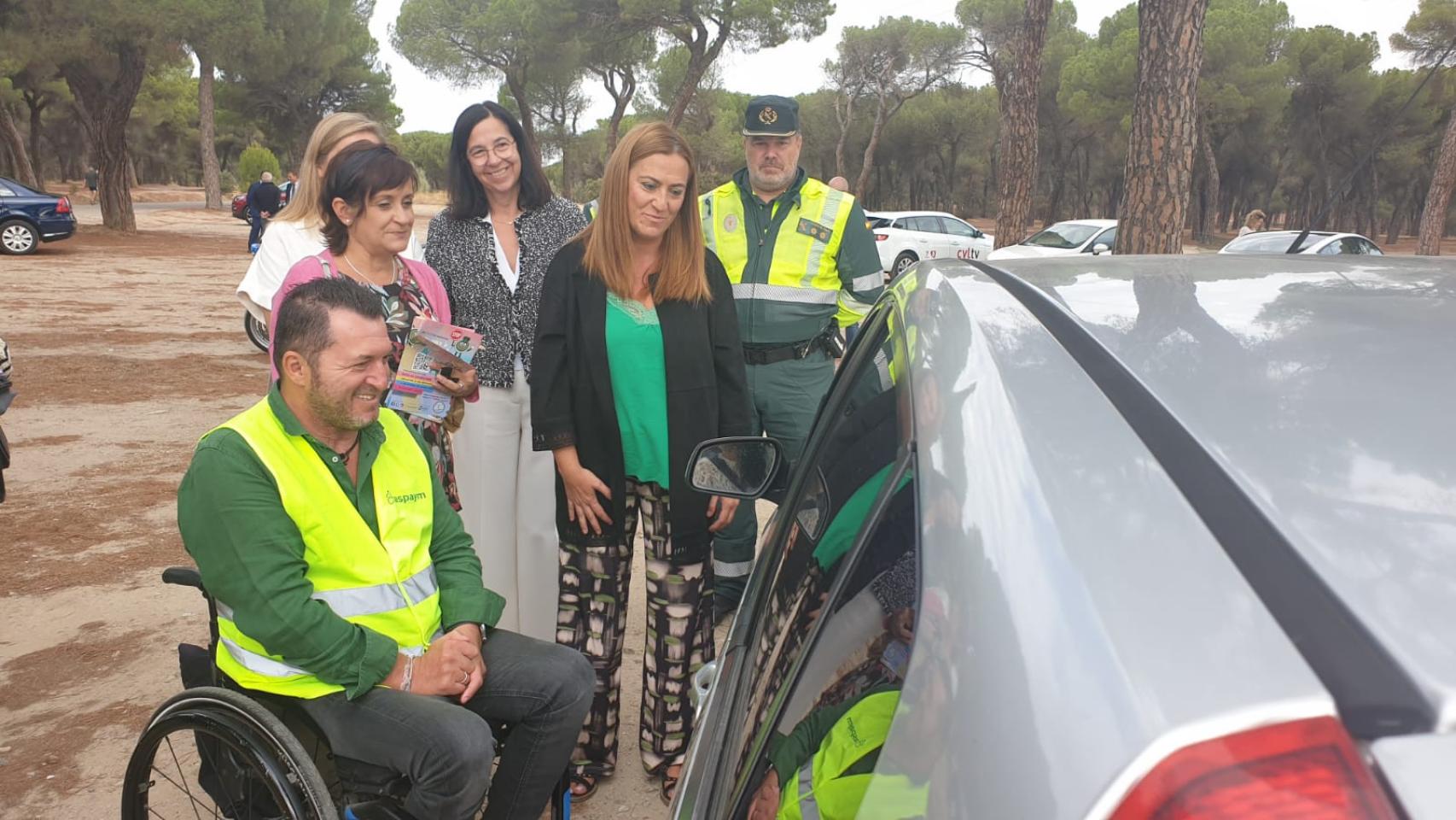 Virginia Barcones en el acto junto a miembros de Aspaym