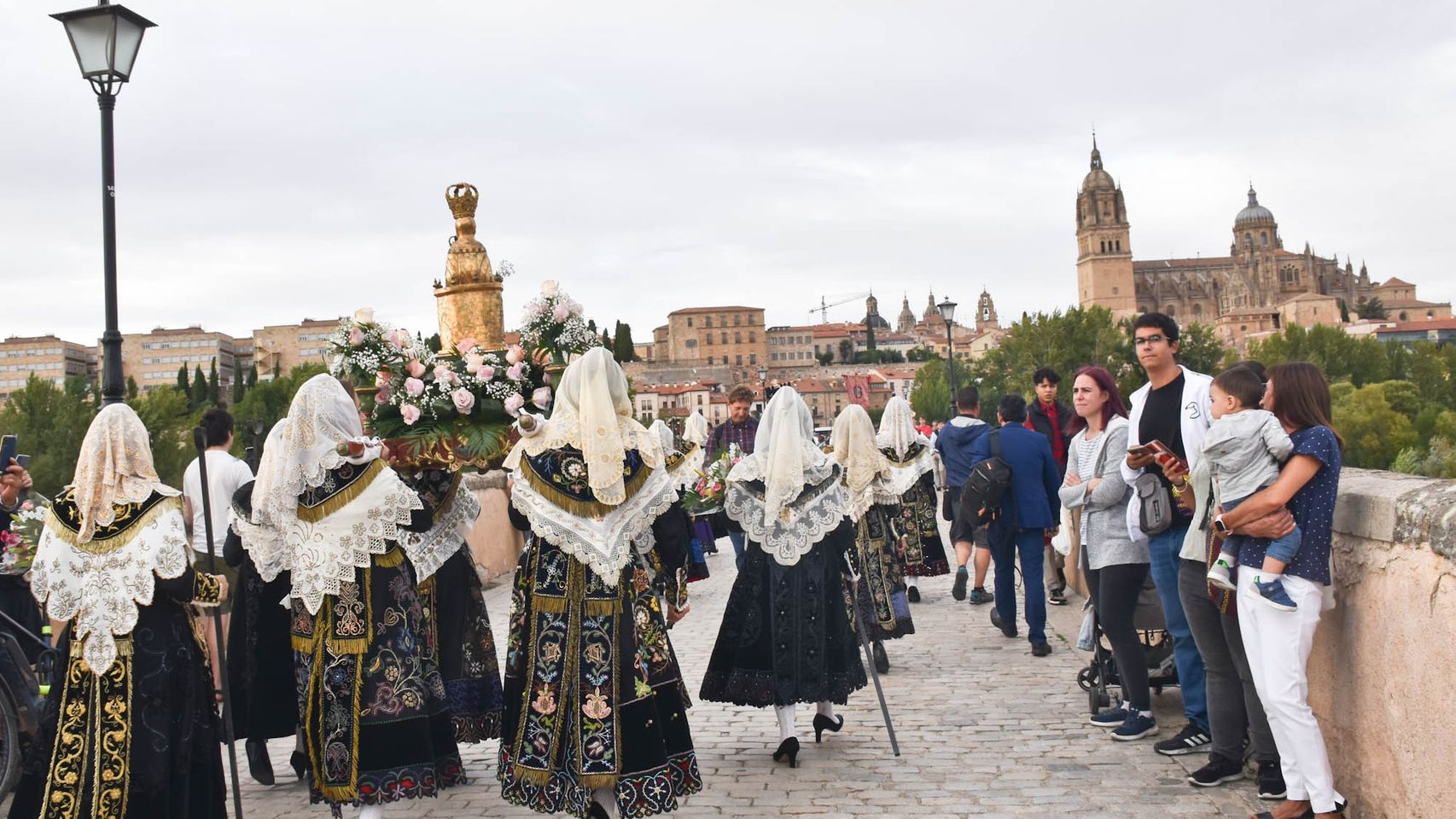 Ofrenda Floral a la Virgen de la Vega en las Ferias de Salamanca