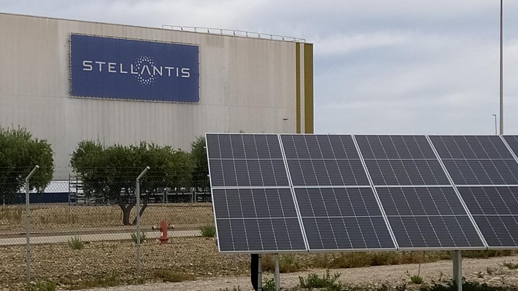 Imagen de los paneles solares instalados en la fábrica de Stellantis en Figueruelas (Zaragoza).