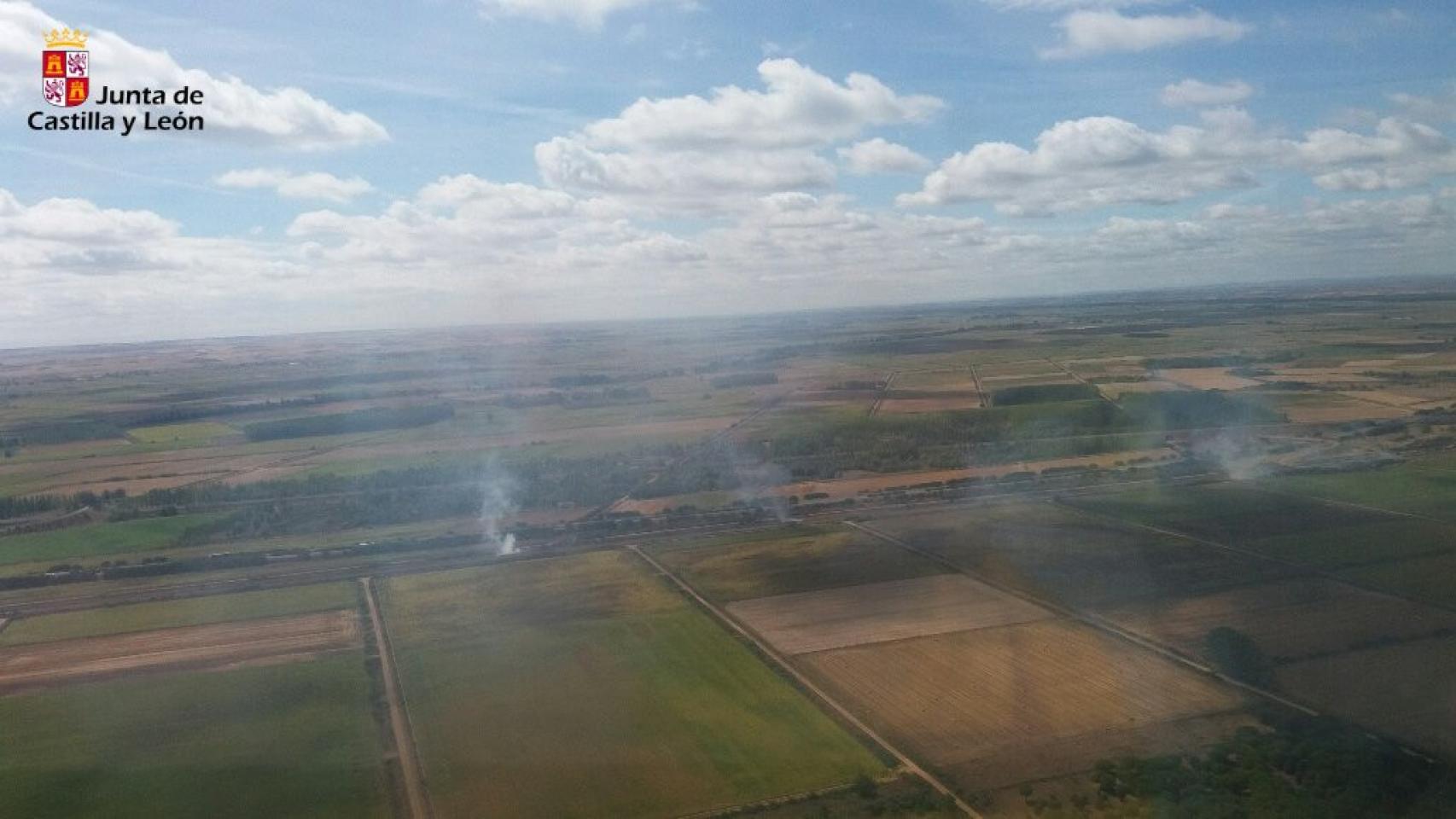 Zona afectada por el fuego a causa de las chispas de un tren en El Burgo Ranero (León)
