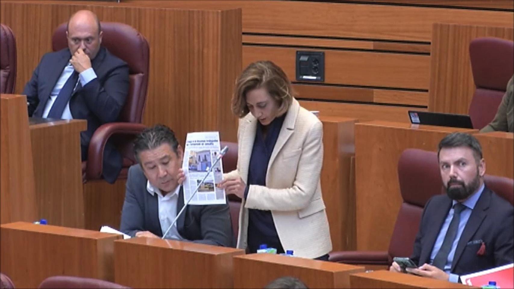 Alicia Gallego (UPL), denunciando en Cortes los problemas de la sanidad salmantina