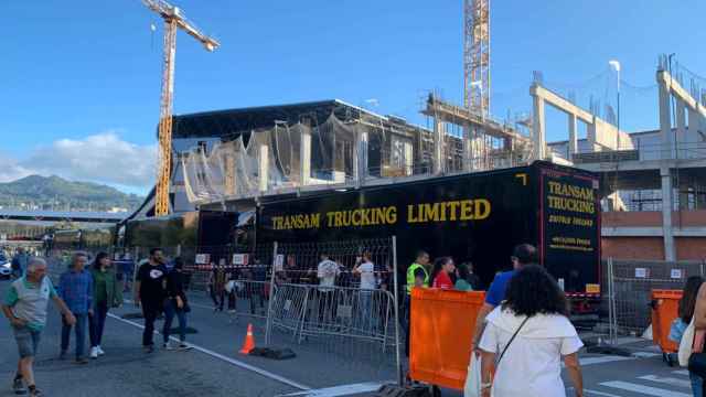 Acceso en Marcador a la zona de pista para ver el concierto de Muse en Balaídos.