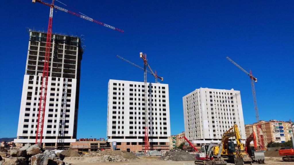Los tres edificios que forman parte del proyecto de AQ Acentor en La Princesa.