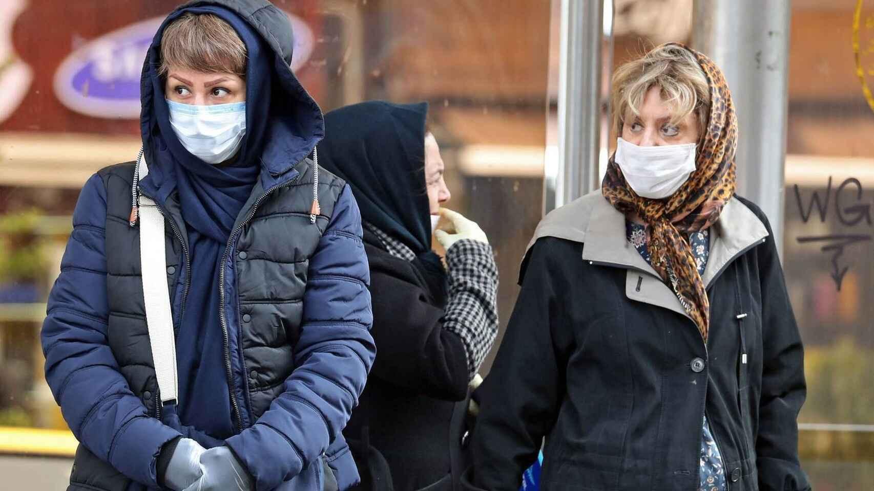 Algunos de los escenarios contemplan la vuelta de la mascarilla.
