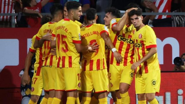 Los jugadores del Girona celebran un gol.
