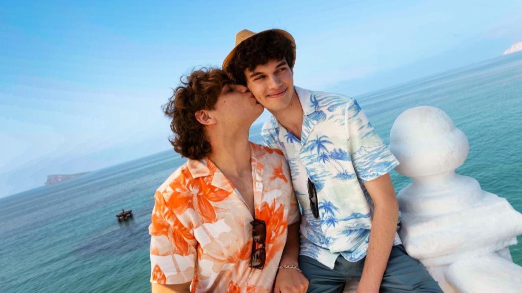 Una pareja de influentes que han participado en la promoción del Benidorm Pride.