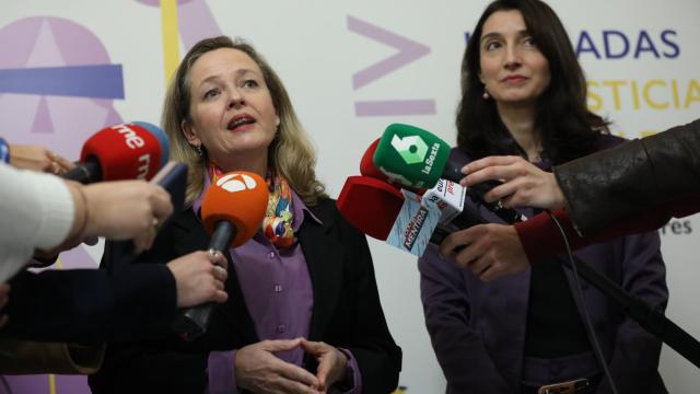 La vicepresidenta económica, Nadia Calviño, y la ministra de Justicia, Pilar Llop.