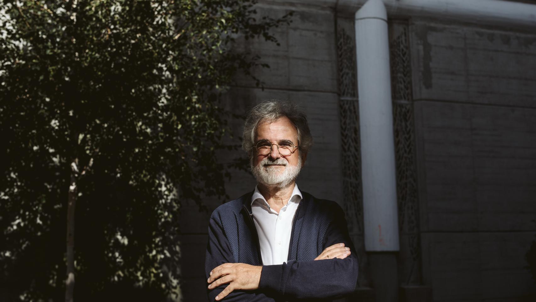 Victorino Pérez, delante de la parroquia de San Pablo de A Coruña.