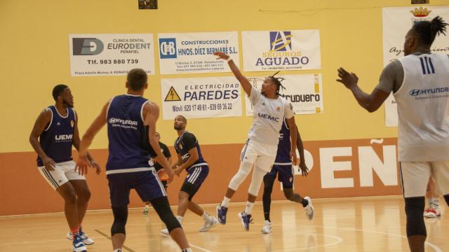 Partido del Real Valladolid Baloncesto en Peñafiel