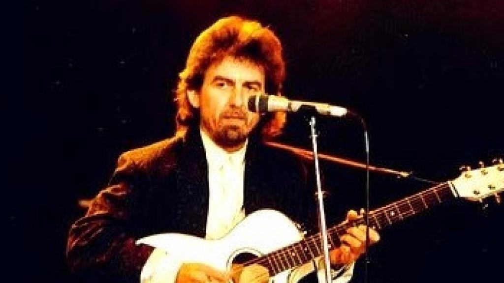 George Harrison, en un concierto en Londres en 1987