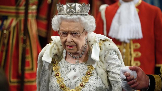 Isabel II, durante la apertura del Parlamento en Westminster.