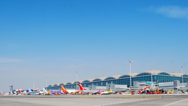 Varios aviones en el aeropuerto de Alicante-Elche, en imagen de archivo.