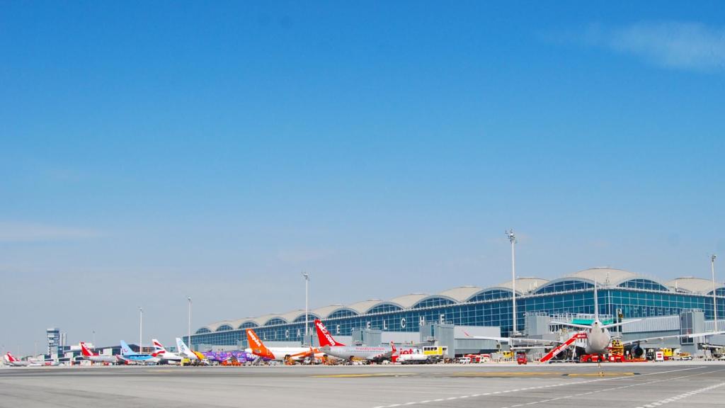 Varios aviones en el aeropuerto de Alicante-Elche, en imagen de archivo.