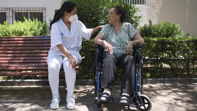El Servicio de Ayuda a Domicilio contribuye a mitigar la soledad no deseada en personas mayores.