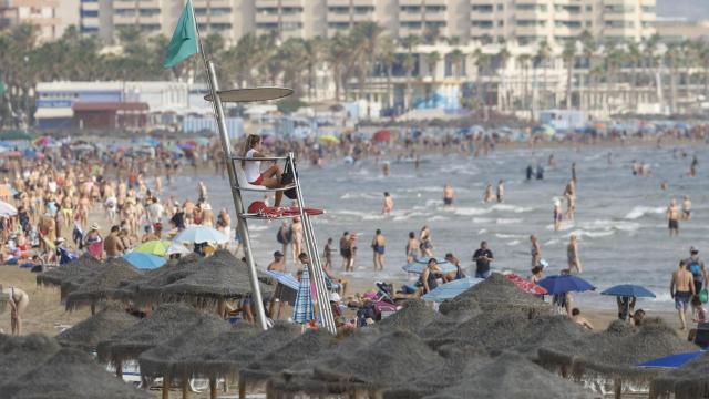 La ministra avanza que las previsiones para este otoño son positivas en la Comunidad. En la imagen, este fin de semana una de sus playas.