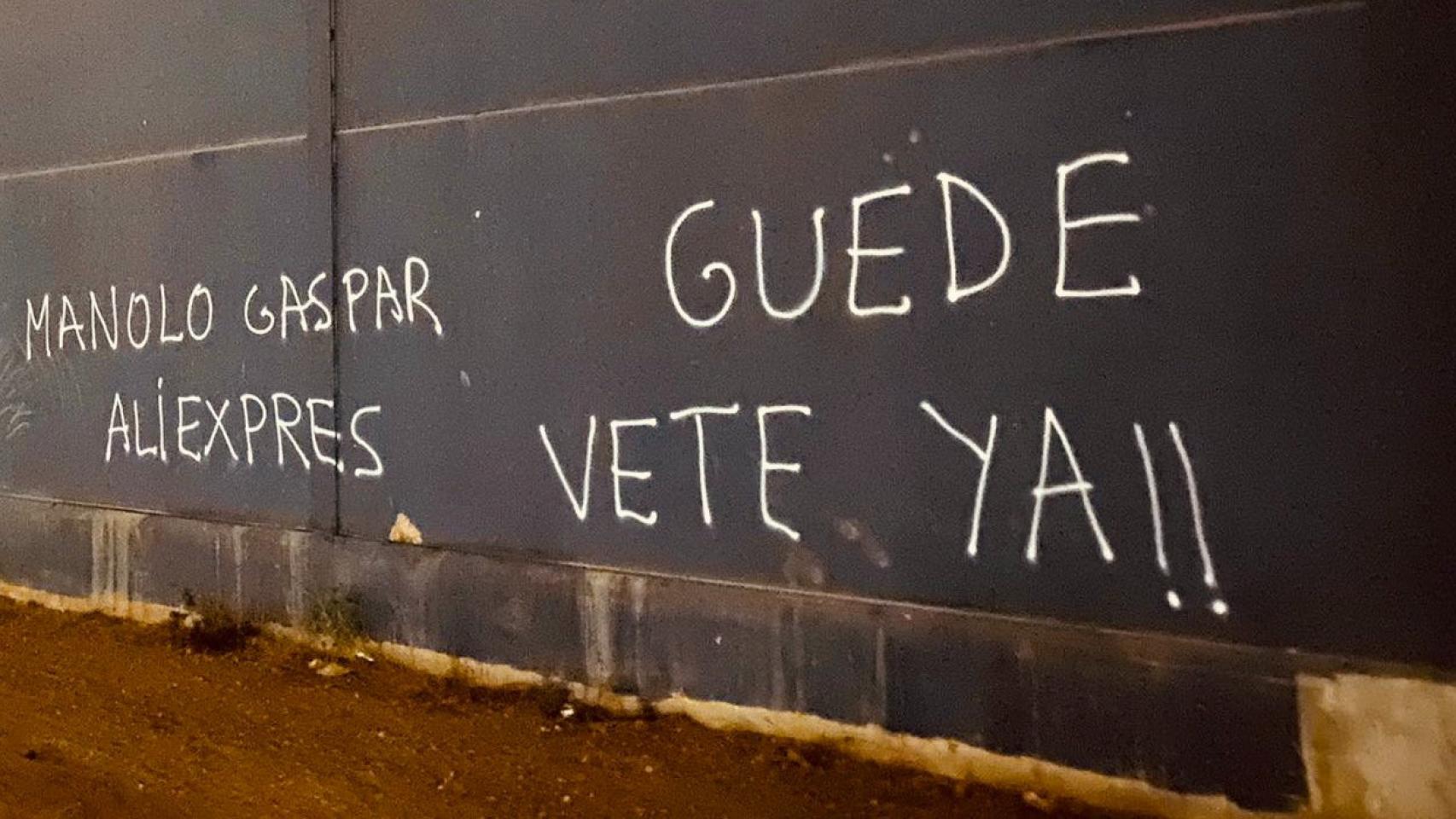 Pintadas en La Rosaleda: ¡Guede, vete ya!, Manolo Gaspar, Aliexpress