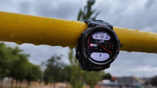 El Amazfit T-Rex 2 con su esfera por defecto