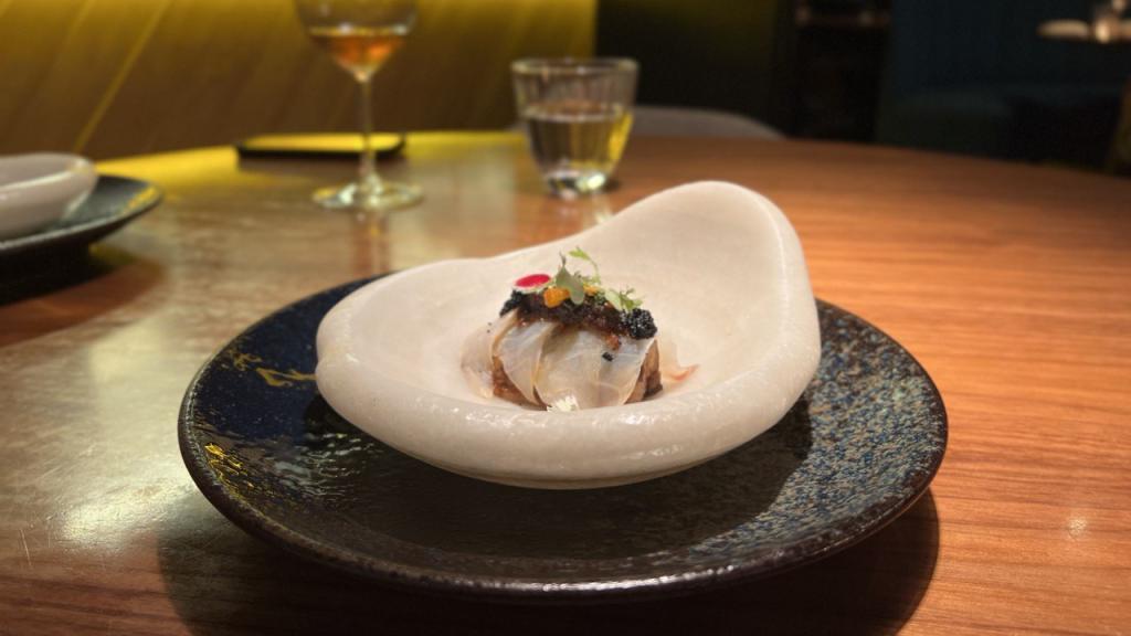 Dorada ahumada con berenjena china a la brasa
