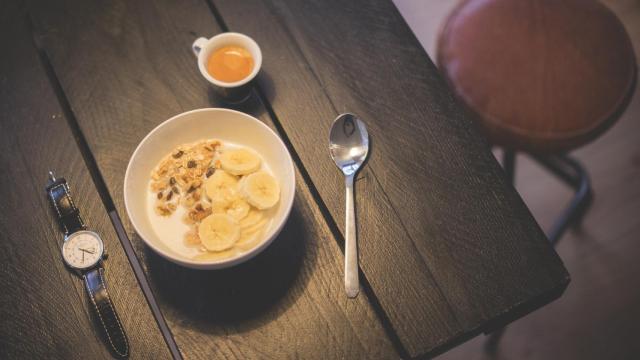 Comer en horario nocturno incrementa la ansiedad y la depresión.